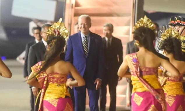 Presiden AS Joe Biden Tiba di Bali, Tersenyum Disambut Tarian Khas Pulau Dewata