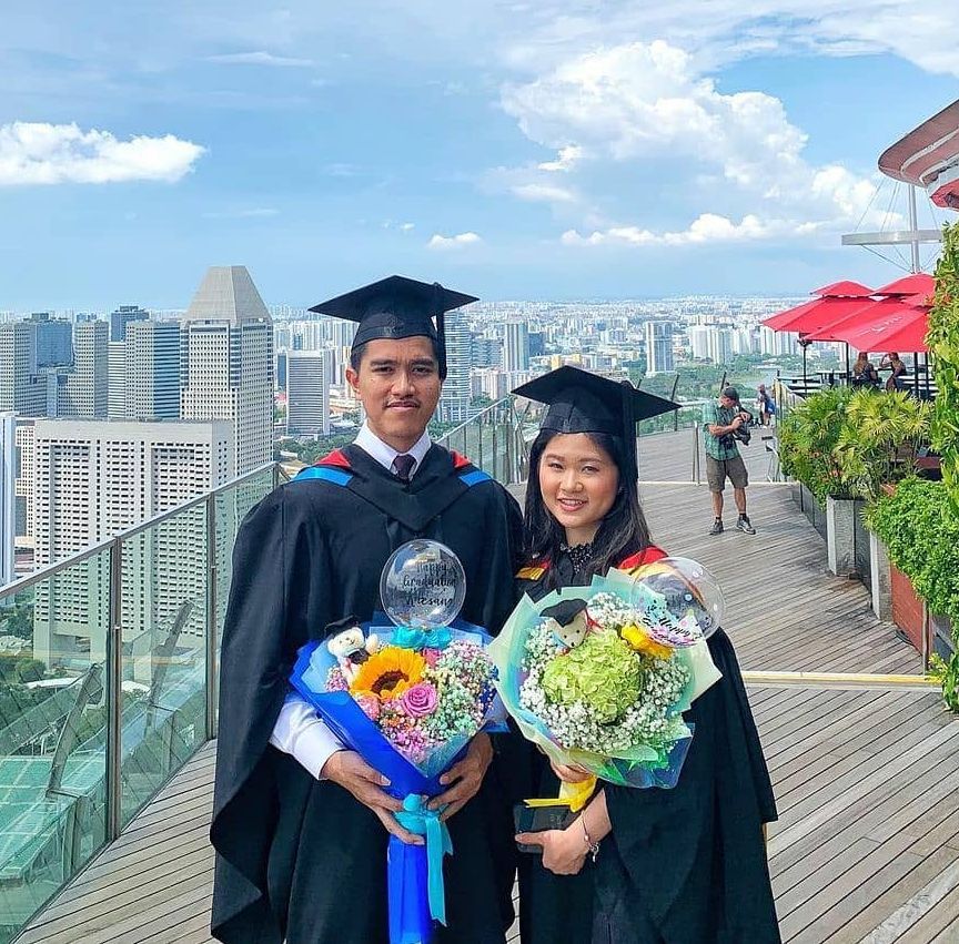 Profil Kaesang Pangarep dan Felicia Tissuee dalam momen kelulusan di Singapore University of Social Sciences (SUSS) 
