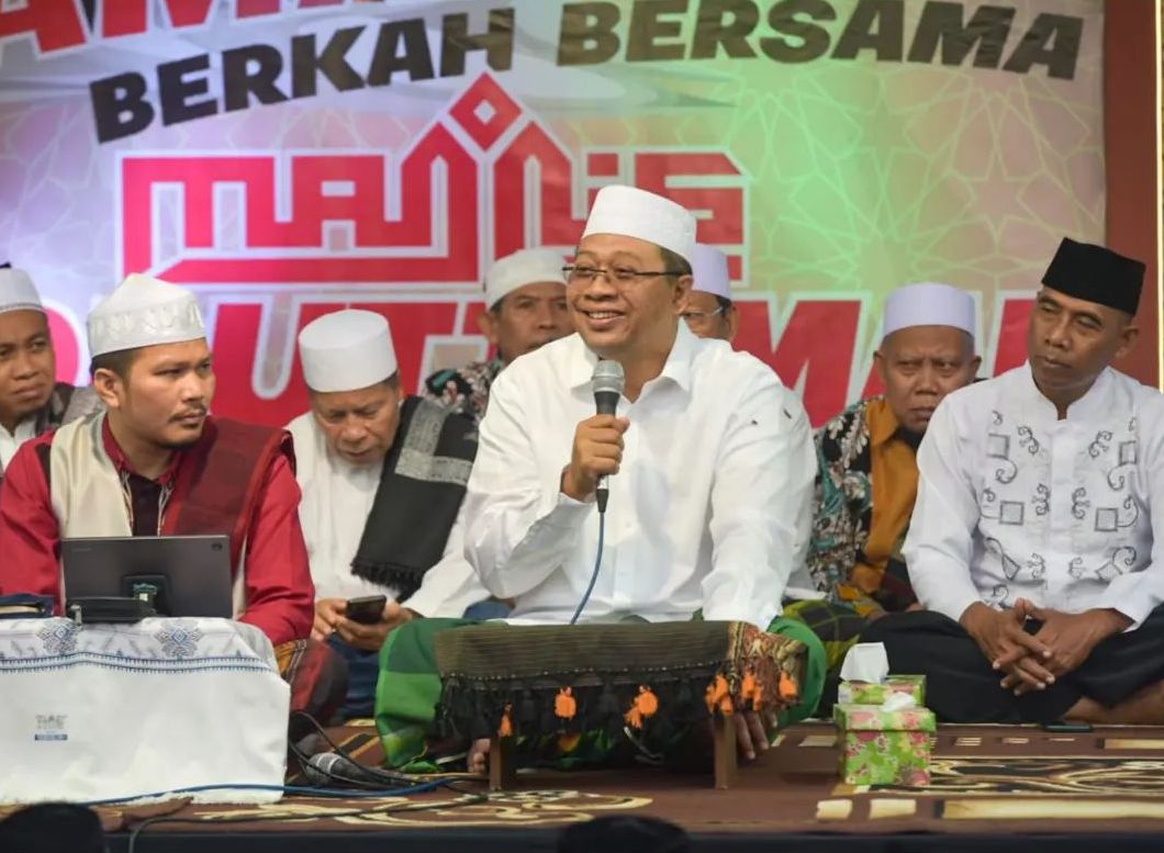 Gubernur NTb saat menhadiri majeles Badruttaman NTb