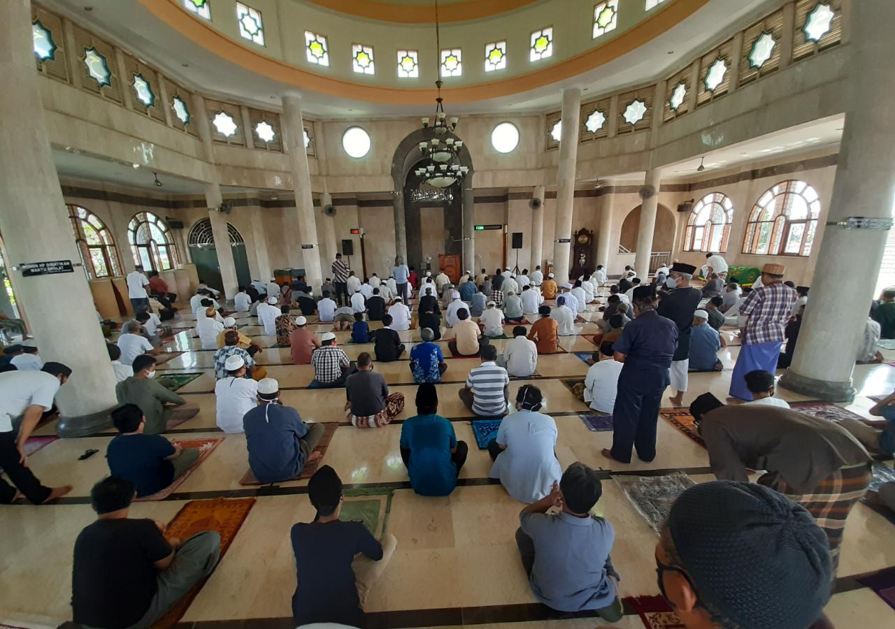 Gairah masyarakat Kota Tangerang Selatan (Tangsel) untuk kembali beribadah di masjid seiring wacana /- Foto: Seputartangsel.com/Sugih Hartanto