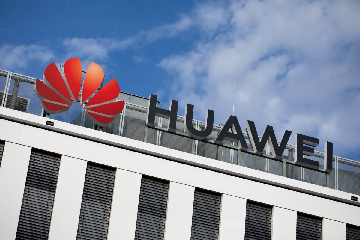  SANKSI baru Amerika Serikat bisa mencekik bisnis ponsel pintar Huawei.*/GSMARENA/