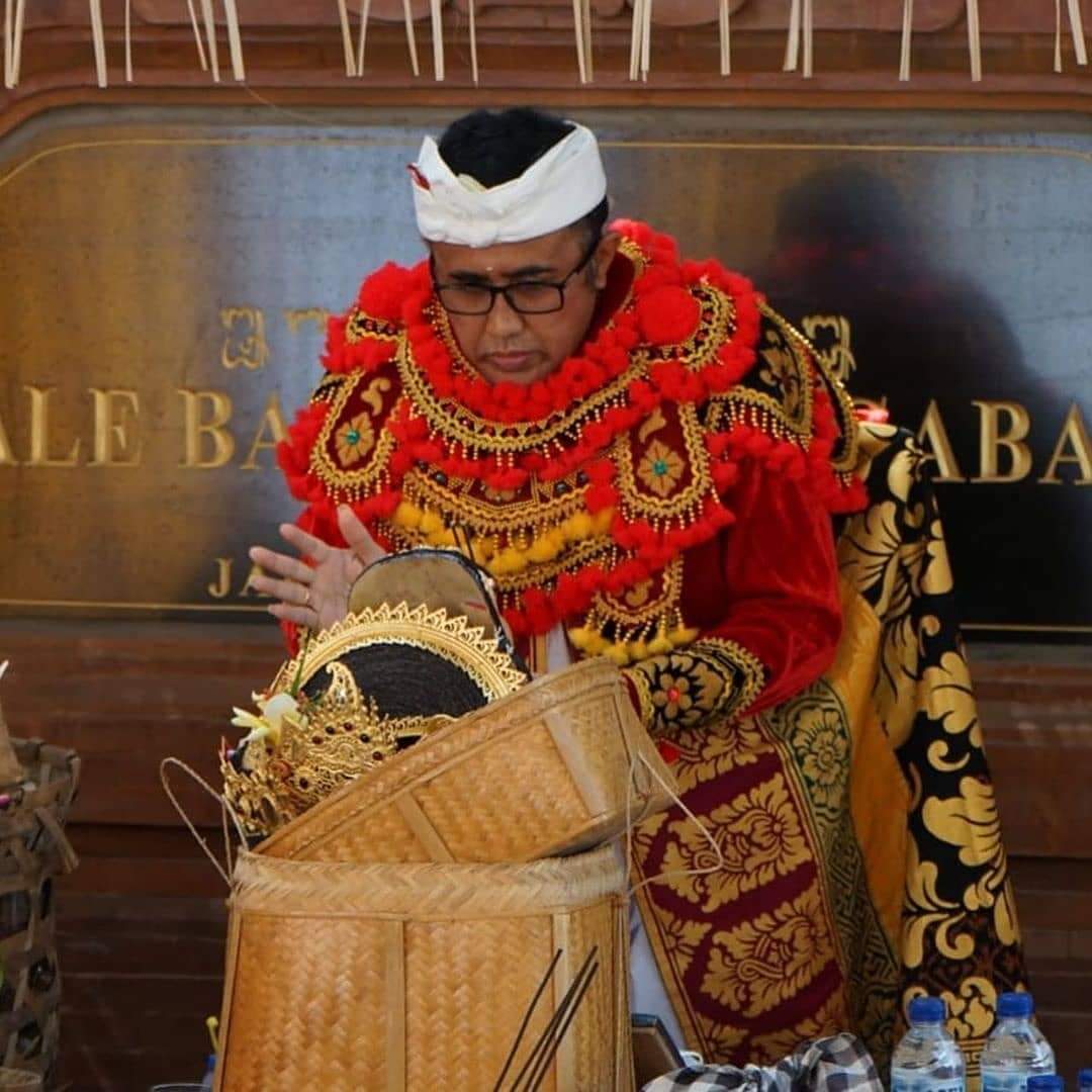 Wakil Walikota Denpasar, I Gusti Ngurah Jayanegara menarikan tari topeng 