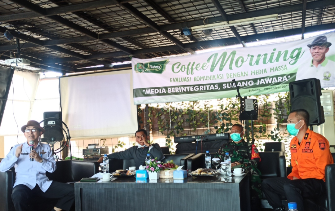 Bupati Subang H Ruhimat, Tengah saat Coffee Morning dengan sejumlah Media Massa di Rangga In, Rabu 2/Iing Irwansyah/Aksara Jabar