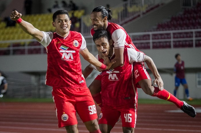 Pemain Persija Jakarta merayakan gol yang dicetak Osvaldo Hayy (kedua kanan) ke gawang Persib Bandun/MOHAMMAD AYUDHA/ANTARA FOTO