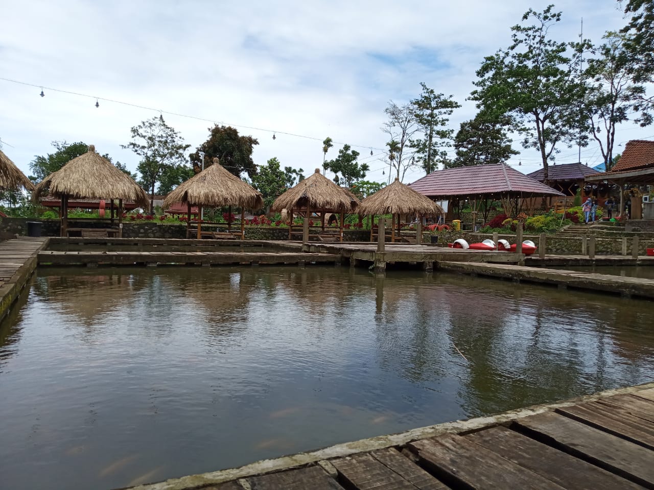 Pemandangan Pemandian di Wisata Tirto Agung Sukosari Kidul, Kecamatan Sumberwringin, Kabupaten Bondo