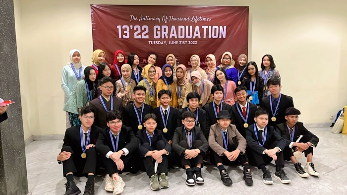 SMP 13 Kota Bandung menggelar The Intimacy of Thousand Lifetimes 13'22 