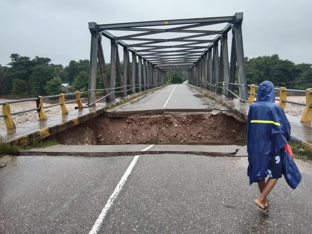 Kondisi Jembatan Boking yang berlokasi di Kecamatan Boking di Kabupaten Timor Tengah Selatan (TTS), 
