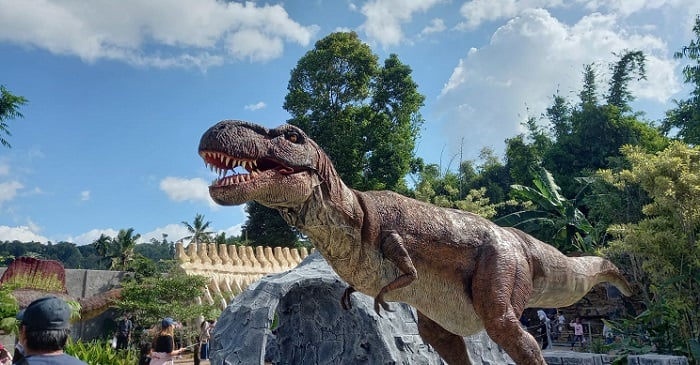 Penampakan dinosaurus di lokasi wisata Garut Dinoland./Pipin L Hakim/PotensiBisnis.com