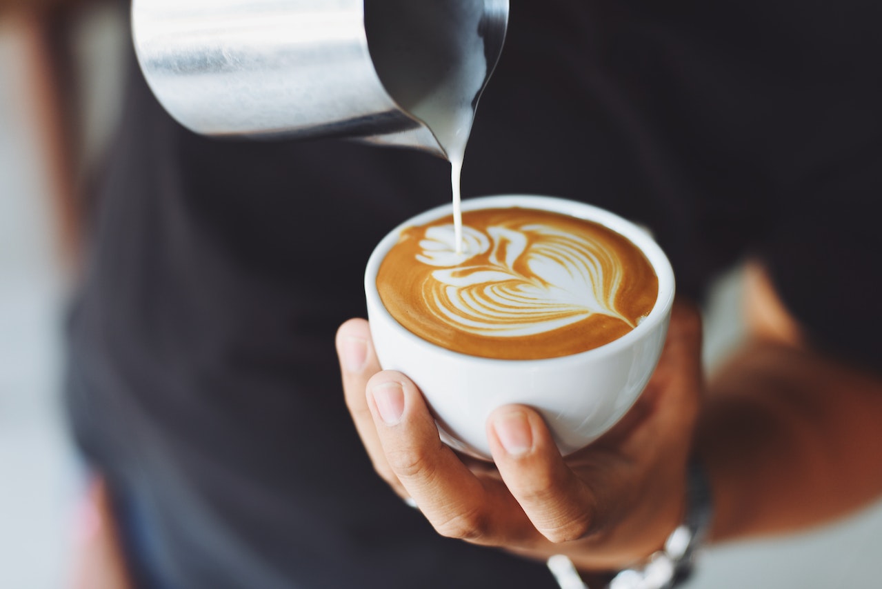Ilustrasi tips membuat minuman membuat minuman kopi yang nikmat