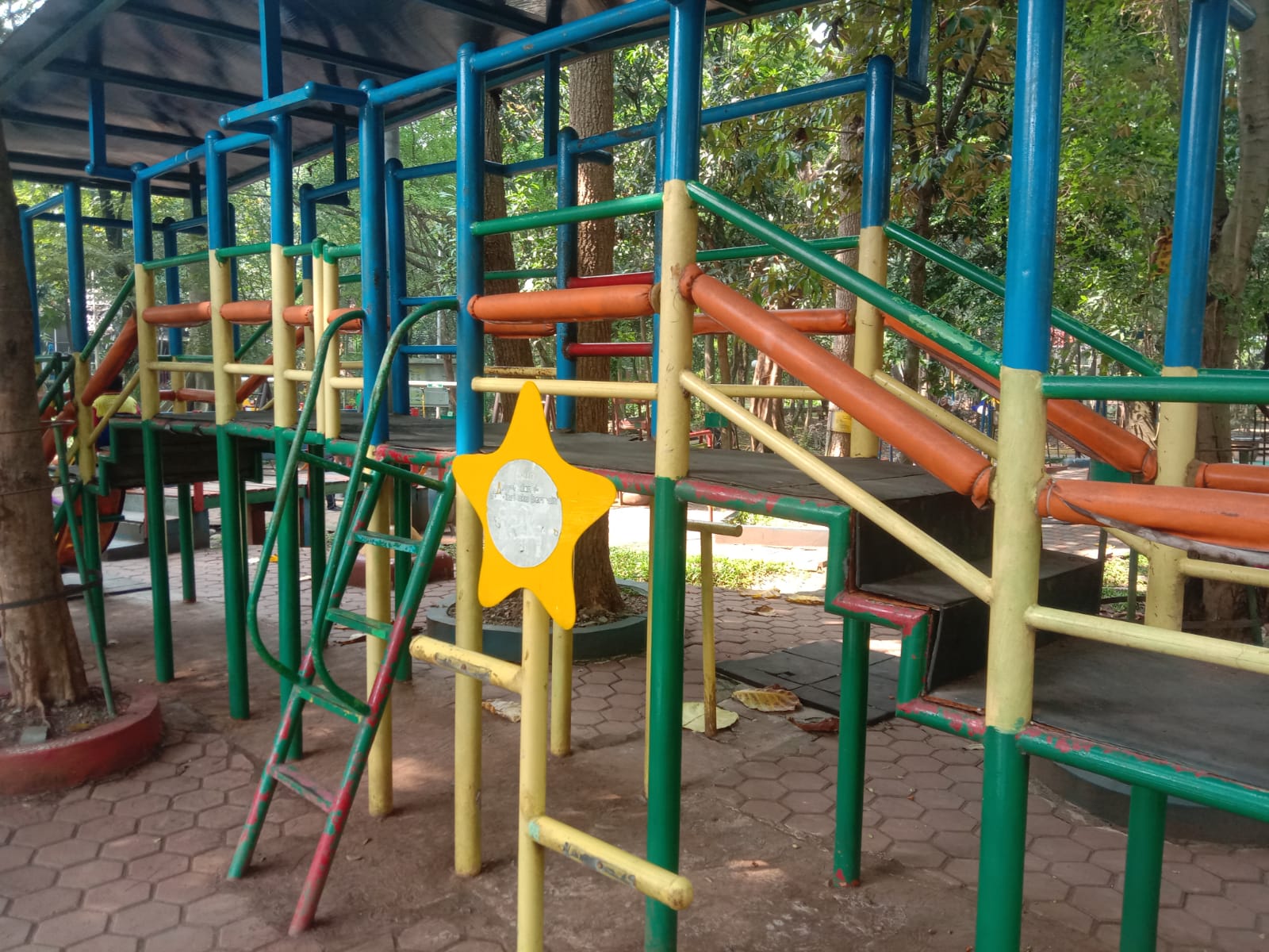 Playground Taman Lembah Gurame/ Rublik Depok/Iswahyudi 