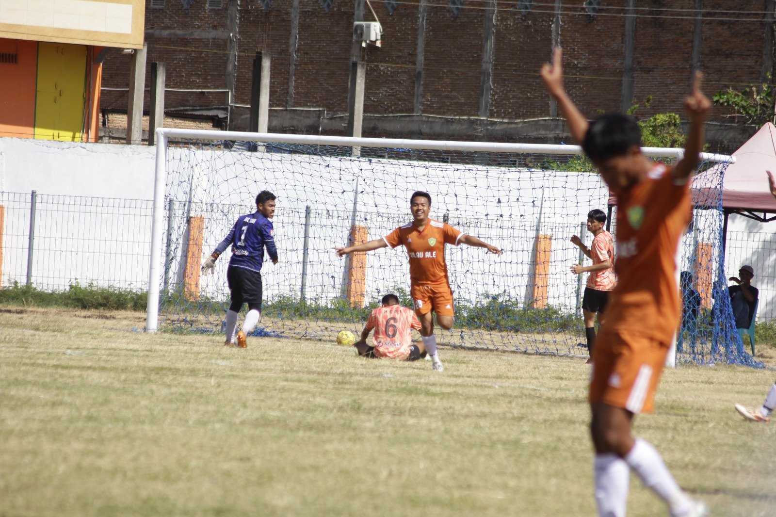 Momen saat selebrasi Rilau Ale FC merayakan gol ke gawang Bulukumpa FC pada Senin, 28 Agustus 2023 d