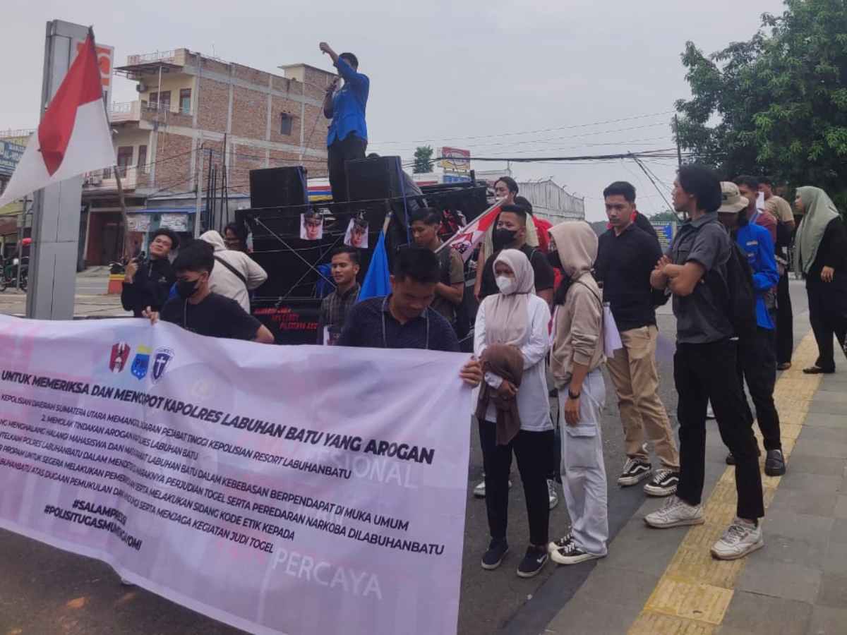 Demo di Polda Sumut dari Mahasiswa mendesak Kapolda Sumut copot Kapolres, Kasat Narkoba dan Kasat In