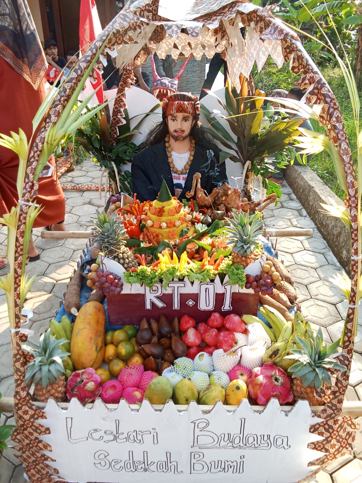 Tumpeng dari RT 01 